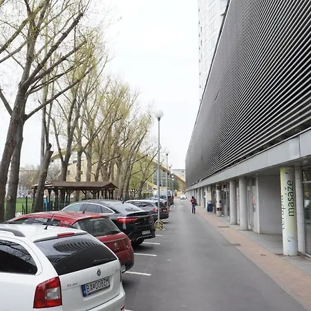 Flora Cozy By Chors Pozsony